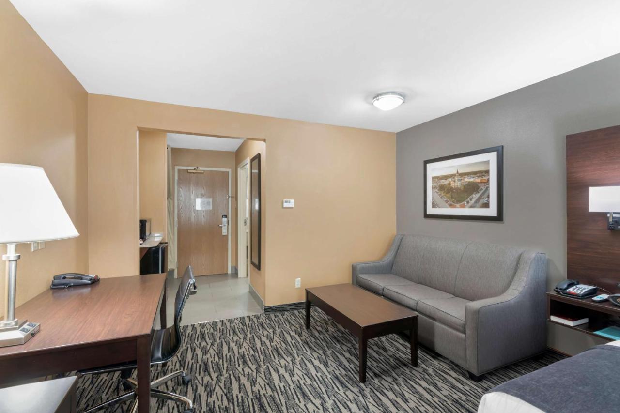 Best Western Plus Denton Inn & Suites Eksteriør bilde